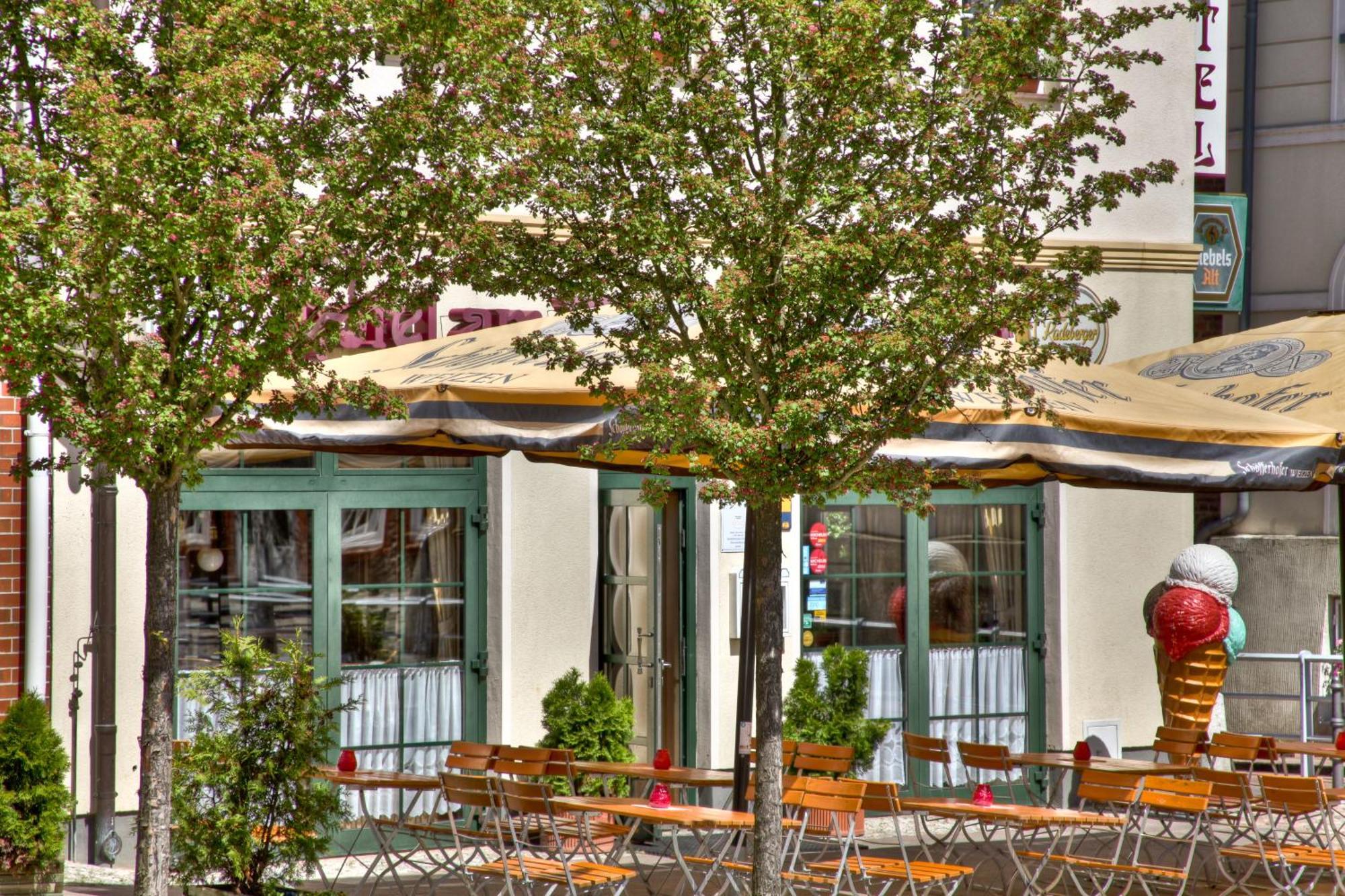 Hotel Am Markt Altentreptow Exterior photo
