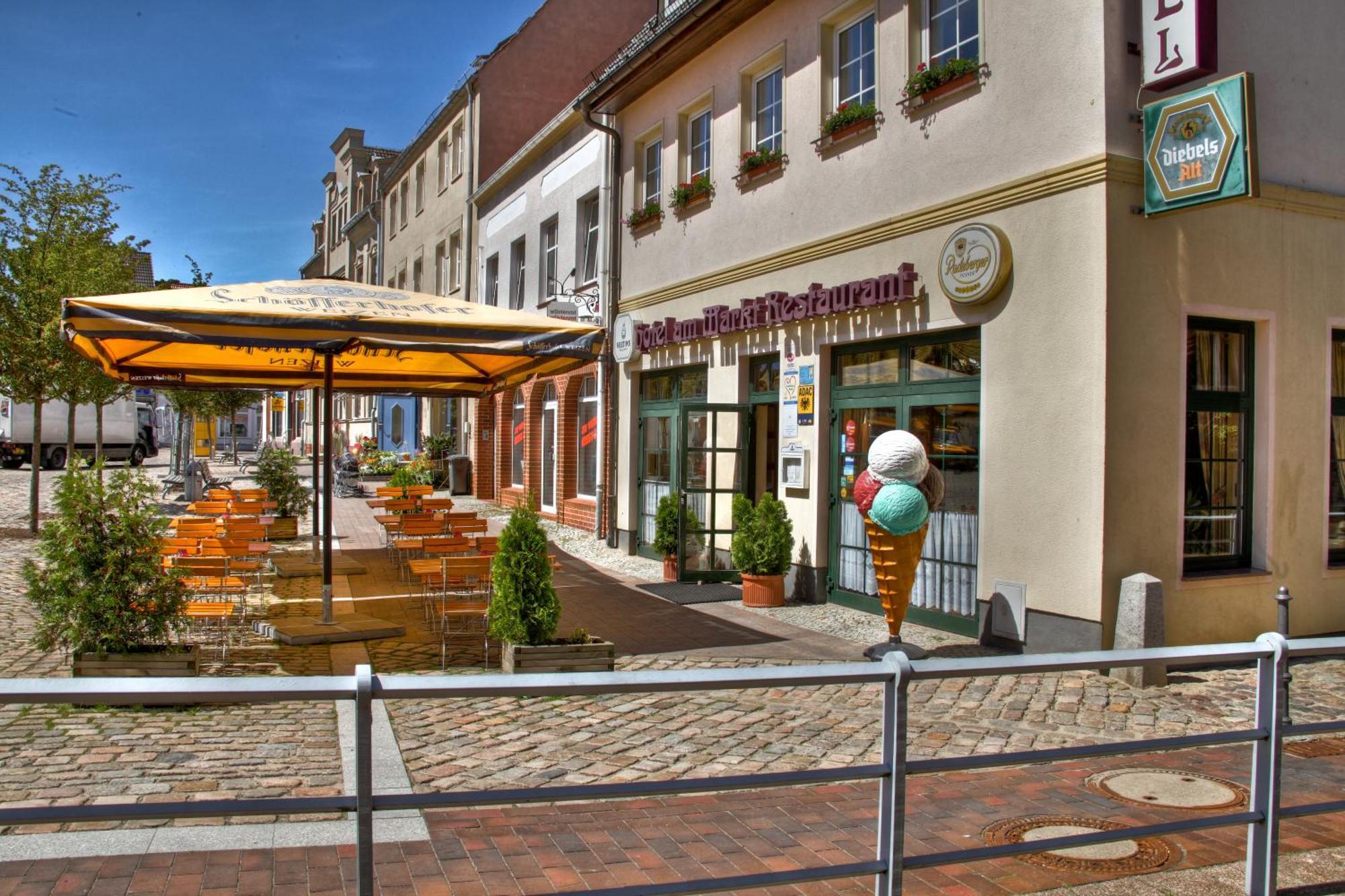 Hotel Am Markt Altentreptow Exterior photo