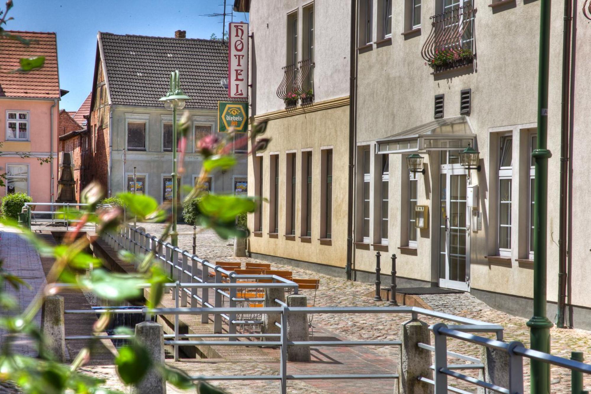 Hotel Am Markt Altentreptow Exterior photo